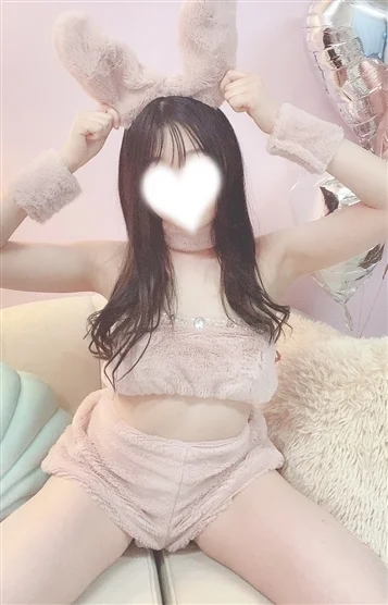 えみり　Eカップ美女